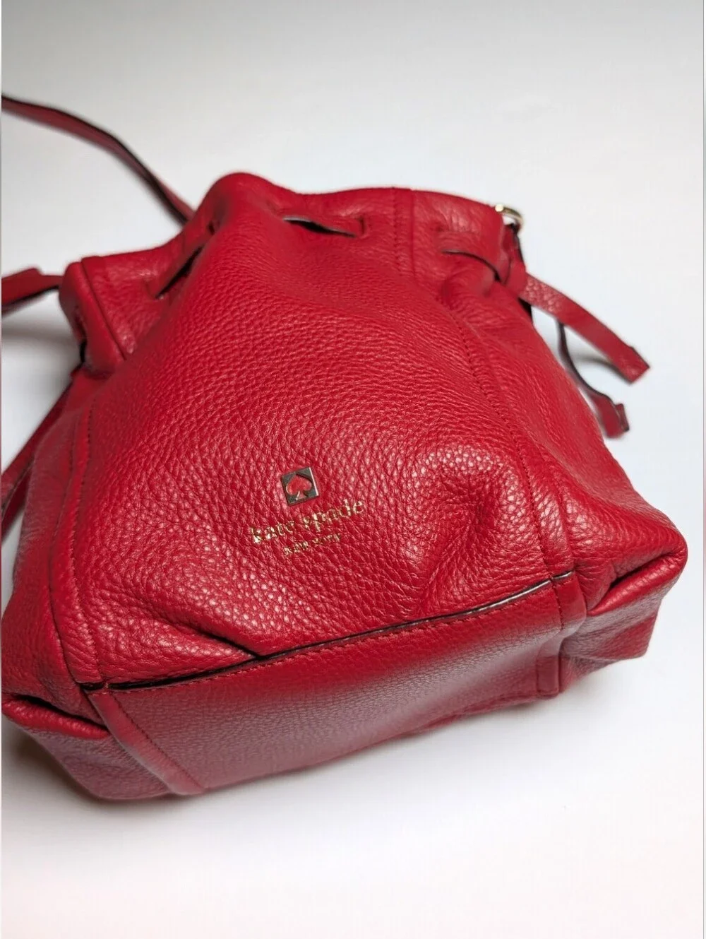 Kate spade highland place katie bucket crossbody Red Leather